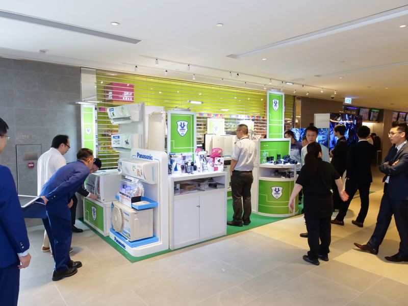 現場提供多款影音家電及健康美容產品供會員以優惠價選購，讓馬會會員在賞馬之餘，更可用享受購物的樂趣。